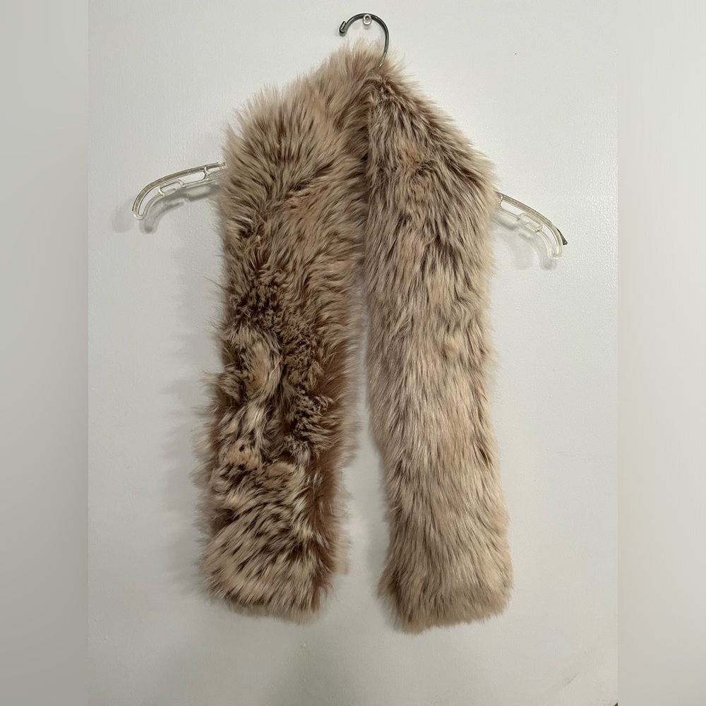 ST. TROPEZ WEST Faux Fur Old Rose Shawl Scarf